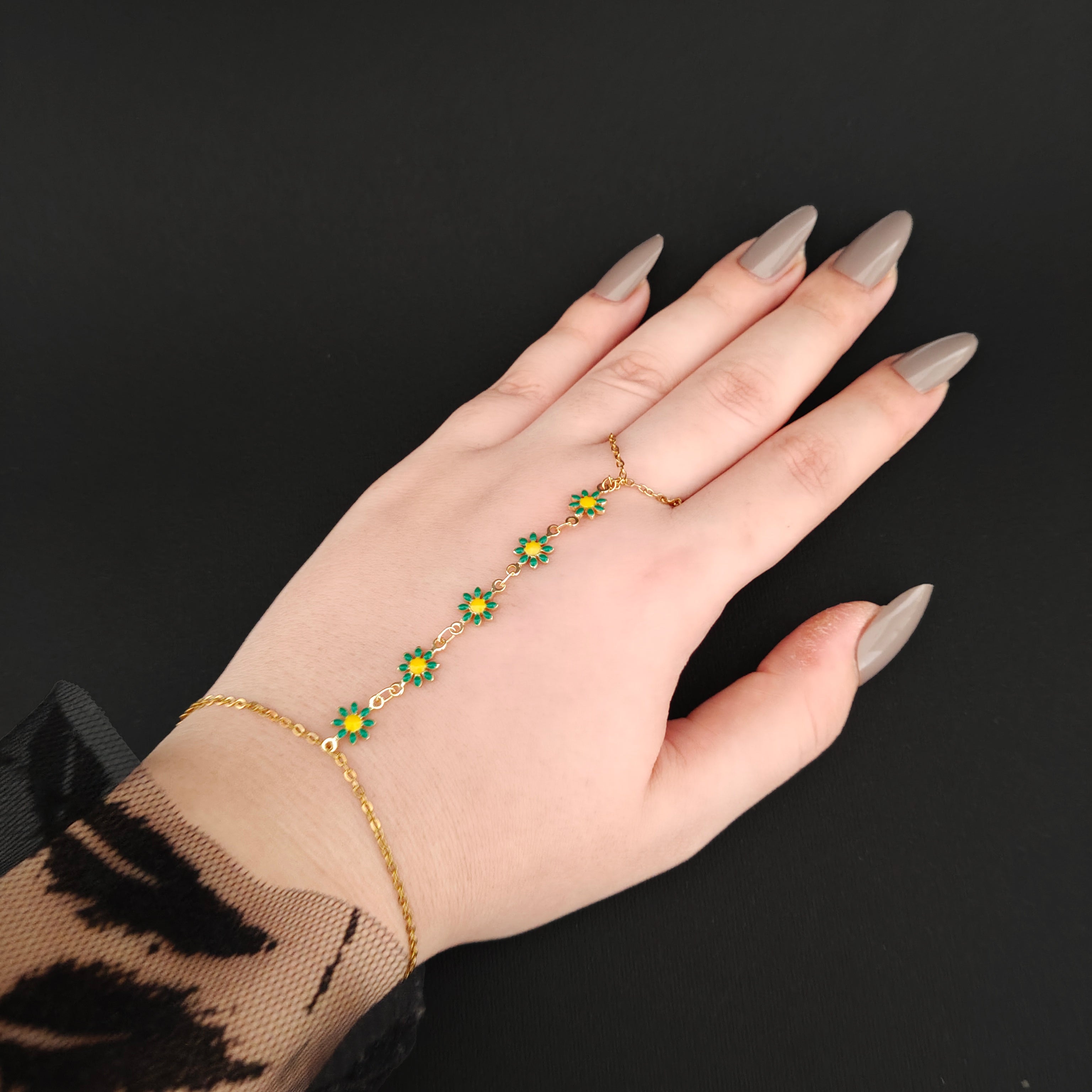 JEWELIXIRS Daisy Flower Hand Chain